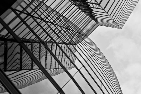 Foto de Vienna, Austria - April 22, 2009:  facade of uniqa tower in Vienna, Austria. The building received the European Union GreenBuilding label. It is the first building in Austria to bear the label. - Imagen libre de derechos