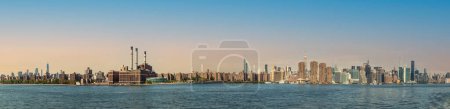 Foto de New York, USA - October 6, 2017: panorama of New York with river Hudson and blue sky. - Imagen libre de derechos