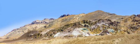 Téléchargez les photos : Slopes of Artists Palette in Death Valley, California. Various mineral pigments have colored the volcanic deposits found here. - en image libre de droit