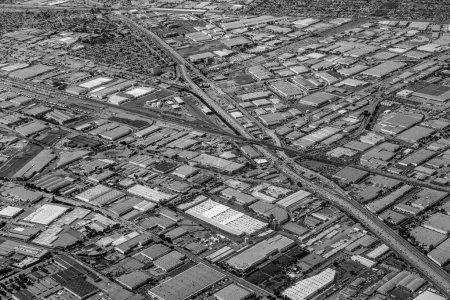 Foto de Aérea de la zona industrial de Los Ángeles bajo cielo despejado en un día soleado - Imagen libre de derechos