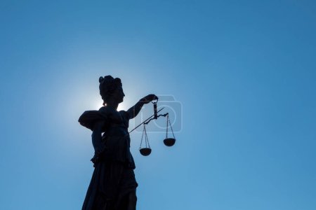 Téléchargez les photos : Statue de Lady Justice (Justitia) à Francfort, Allemagne - en image libre de droit