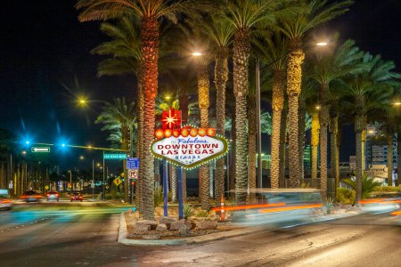 Foto de Las Vegas, EE.UU. - 15 de junio de 2012: El cartel del centro de Las Vegas por la noche. - Imagen libre de derechos