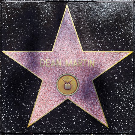 Foto de Los Ángeles, EE.UU. - 26 de junio de 2012: Dean Martins protagoniza el Paseo de la Fama de Hollywood en Hollywood, California. Esta estrella se encuentra en Hollywood Blvd. y es una de las 2400 estrellas famosas. - Imagen libre de derechos