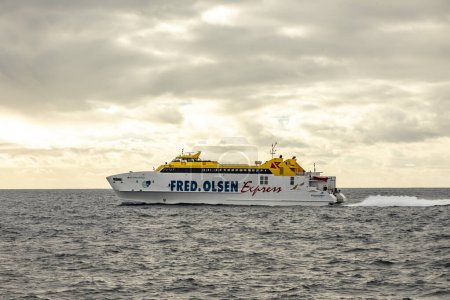 Téléchargez les photos : Corralejo, Espagne - 29 janvier 2023 : Ferry boyavna Express opère entre Lanzarote et Fuerteventura en moins de 50 minutes. - en image libre de droit
