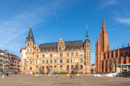 Téléchargez les photos : Wiesbaden, Allemagne - 21 février 2023 : Marktkirche - église du marché et ancienne mairie de la place Dernsches à Wiesbaden. - en image libre de droit
