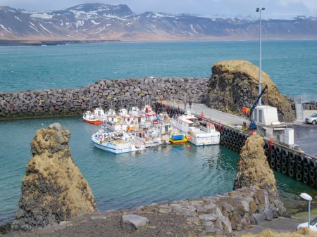 Foto de El puerto del pueblo de Hellnar en la península de Snfellsnaes en Islandia - Imagen libre de derechos