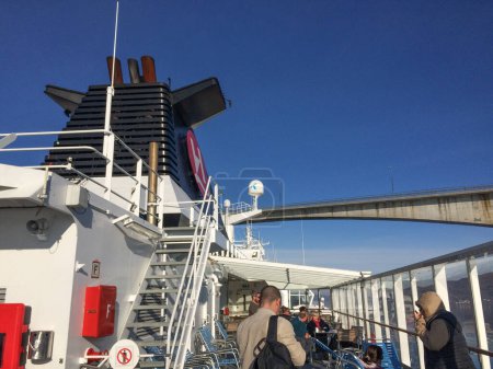 Téléchargez les photos : Oslo (Norvège) - 24 septembre 2017 : le navire de croisière de la compagnie Hurtigrouten prêt pour une croisière au cap Nord. - en image libre de droit