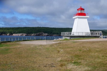 Téléchargez les photos : Phare pittoresque du port de Neils en Nouvelle-Écosse, Canada - en image libre de droit