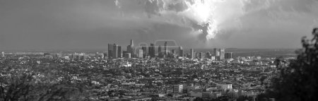 Téléchargez les photos : San Francisco, États-Unis - 18 mars 2019 : horizon de Los Angeles en smog un jour d'été, États-Unis - en image libre de droit
