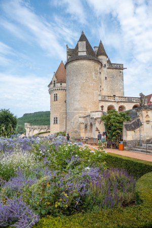 Foto de Milandes, Francia - 22 de julio de 2020: Chateau des Milandes, un castillo en la Dordoña, de los años cuarenta a los sesenta del siglo XX, perteneció a Josephine Baker. Aquitania, Francia - Imagen libre de derechos