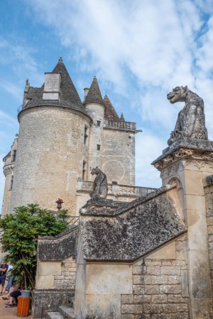 Foto de Milandes, Francia - 22 de julio de 2020: Chateau des Milandes, un castillo en la Dordoña, de los años cuarenta a los sesenta del siglo XX, perteneció a Josephine Baker. Aquitania, Francia - Imagen libre de derechos