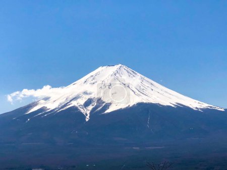 Téléchargez les photos : Vue panoramique sur la montagne enneigée Fujijama au Japon - en image libre de droit