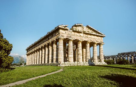 Téléchargez les photos : Ancien temple d'Héra construit par des colons grecs, à Paestum, Italie - en image libre de droit