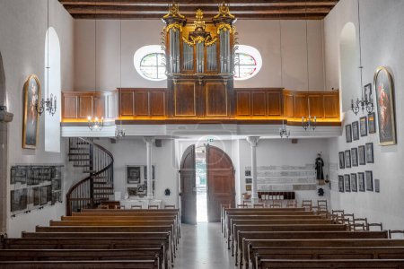 Foto de Pfaffenheim, Francia - 5 de octubre de 2021: vista interior a la capilla notre dame du Schauenberg en Francia. - Imagen libre de derechos