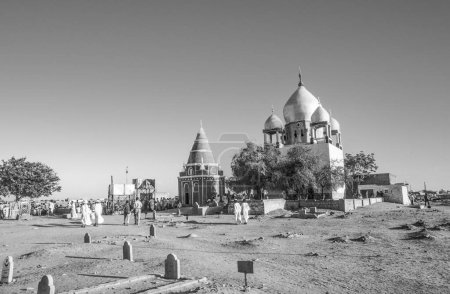 Téléchargez les photos : Omdurman, Soudan - 17 mars 1984 : Mausolée soufi et tombe du cheikh Hamad à Omdurman, Soudan. - en image libre de droit