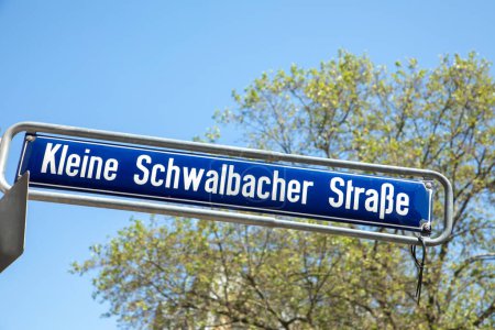 Foto de Nombre de la calle kleine Schwalbacher strasse - engl: pequeña carretera a Schwalbach - en detalle en la ciudad de Wiesbaden, Hesse, Alemania - Imagen libre de derechos