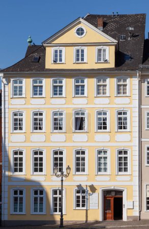 Foto de Vista a la histórica plaza del mercado en Wetzlar con antiguas casas históricas de entramado de madera. - Imagen libre de derechos