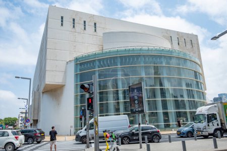 Téléchargez les photos : Tel Aviv, Israël - 18 mai 2023 : Le Théâtre Habima est le théâtre national d'Israël et l'un des premiers théâtres de langue hébraïque. Il est situé sur la place Habima dans le centre de Tel Aviv. - en image libre de droit