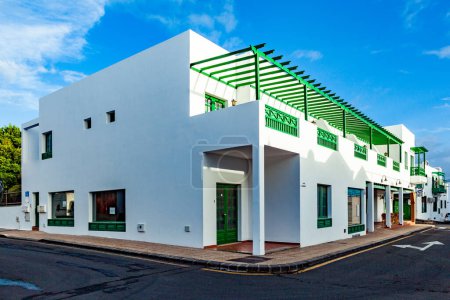 Téléchargez les photos : Maison typique peinte en blanc à Lanzarote, Îles Canaries, Espagne - en image libre de droit