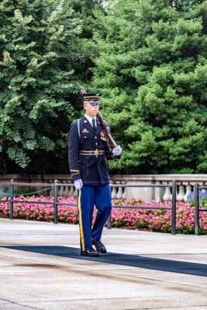 Photo for Washington, USA - July 15, 2010: changing the guard in the afternoon at the grave of the unknown soldier at the cemetery of Arlington in Washington, USA - Royalty Free Image