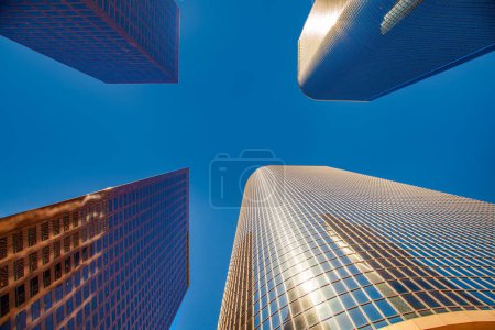 Téléchargez les photos : Perspective du gratte-ciel du centre-ville de Los Angeles - en image libre de droit