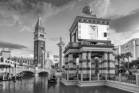 Foto de LAS VEGAS, USA - 17 DE JULIO DE 2008: El Venetian Resort Hotel and Casino abrió sus puertas el 3 de mayo de 1999 con el aleteo de palomas blancas, sonando trompetas, cantando gondoleros y la actriz Sophia Loren
. - Imagen libre de derechos