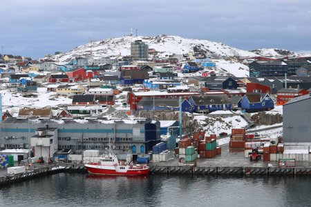 Téléchargez les photos : Petit village d'Ilulissat au Groenland avec le célèbre Icefjord d'Ilulissat - en image libre de droit