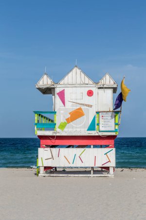 Téléchargez les photos : Tiower sauveteur à la plage sud à miami beach, États-Unis - en image libre de droit