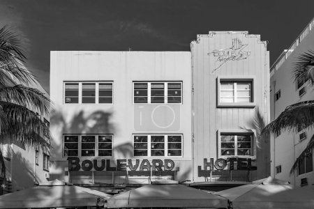 Foto de MIAMI, EE.UU. - 20 AGO 2014: El hotel boulevard ubicado en Ocean Drive y construido en la década de 1930 es un famoso hotel art deco en South Beach en Miami, EE.UU.. - Imagen libre de derechos
