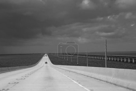 Foto de Entrando en el puente de siete millas con el puente viejo de 1912 a la derecha - Imagen libre de derechos