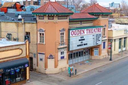 Foto de Denver, Estados Unidos - 24 de diciembre de 2019: El Teatro Ogden se estrenó como cine el 6 de septiembre de 1917. Todavía estaba abierto en 1950 cuando fue operado por Fox Intermountain Theaters Inc.. - Imagen libre de derechos