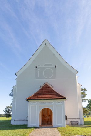 Foto de Vista de la famosa iglesia peregrina st.coloman en schwangau, allgau, swabia, bavaria, Alemania - Imagen libre de derechos