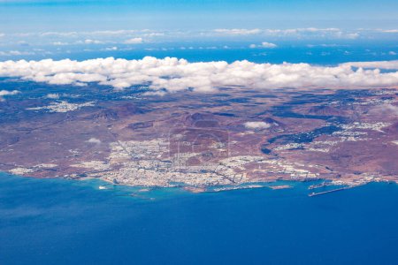 Téléchargez les photos : Vue panoramique d'Arrecife à l "île des Canaries de Lanzarote, Espagne - en image libre de droit