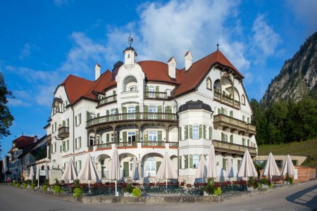 Foto de Vista del famoso e increíble Hotel Ameron Resort and Spa en Hohenschwangau, Fuessen, Alemania, - Imagen libre de derechos