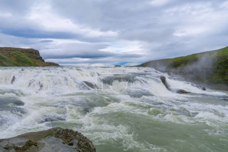 Téléchargez les photos : Cascade pittoresque de Gull Foss en Islande - en image libre de droit