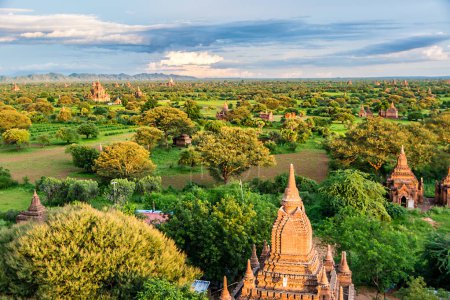 Téléchargez les photos : Paysage de la pagode les temples de Bagan (Pagan), Mandalay, Myanmar - en image libre de droit