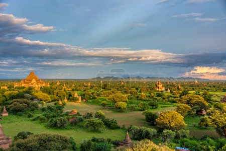 Foto de Paisaje de pagoda los templos de Bagan (Pagan), Mandalay, Myanmar - Imagen libre de derechos