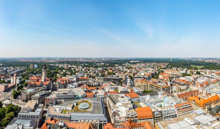 Téléchargez les photos : Vue panoramique de Leipzig sous le ciel bleu - en image libre de droit