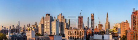 Foto de Nueva York, EE.UU. - 20 de octubre de 2015: horizonte de Nueva York al atardecer visto desde Brooklyn. Brooklyn es el municipio más poblado de Nueva York, con un censo estimado de 2,6 millones de personas. - Imagen libre de derechos