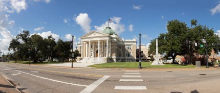 Téléchargez les photos : Maison de cour paroissiale historique à Lake Charles, Louisiane, USA. - en image libre de droit
