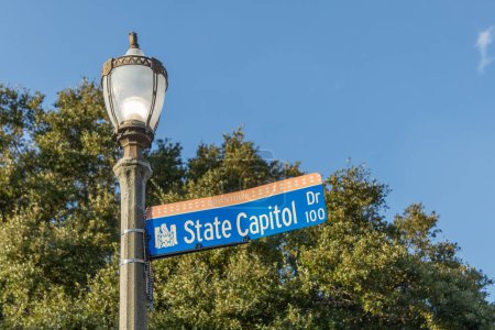 Téléchargez les photos : Nom de rue state capitol à Baton Rouge, Louisiane, USA - en image libre de droit