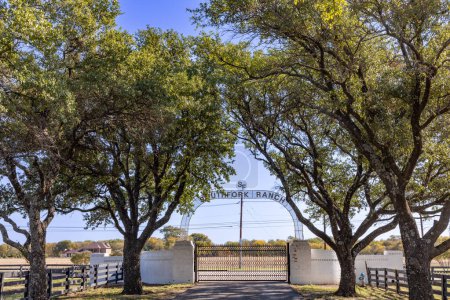Téléchargez les photos : Portail au ranch South Fork à Dallas, Texas, États-Unis - en image libre de droit