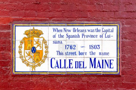 Foto de Viejo nombre de calle Calle del Maine pintado sobre azulejos en el barrio francés en Nueva Orleans, Louisiana, EE.UU. - Imagen libre de derechos