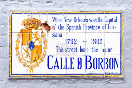 Foto de Viejo nombre de calle Calle Borbon en baldosas en el barrio francés en Nueva Orleans, Louisiana, EE.UU. - Imagen libre de derechos
