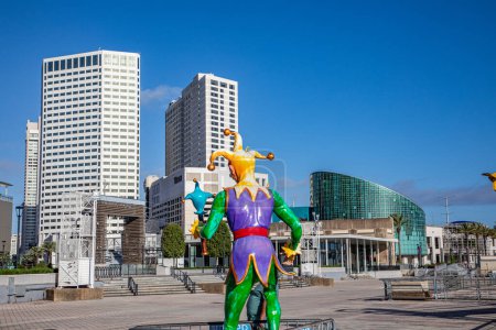 Téléchargez les photos : La Nouvelle-Orléans, États-Unis - 24 octobre 2023 : statue de Jester à La Nouvelle-Orléans, symbole du festival Mardy gras. - en image libre de droit