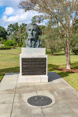 Foto de Baton Rouge, Estados Unidos - 24 de octubre de 2023: estatua del general George Washington en el parque conmemorativo Lousiana Veterans. - Imagen libre de derechos