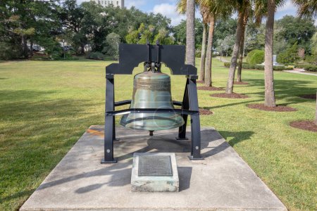 Foto de Baton Rouge, EE.UU. - 24 de octubre de 2023: memorial en el parque conmemorativo Lousiana Veterans para recordar a los soldados caídos. - Imagen libre de derechos