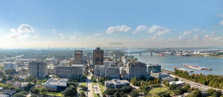 Téléchargez les photos : Baton Rouge, États-Unis - 23 octobre 2023 : vue panoramique sur le centre-ville de Baton Rouge à la lumière du matin, Louisiane, États-Unis - en image libre de droit