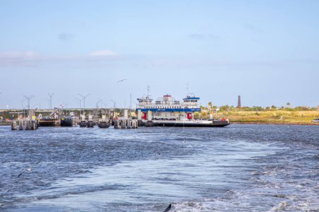 Téléchargez les photos : Bolivar, États-Unis - 28 octobre 2023 : ferry de port Bolivar à Galveston. Le ferry est gratuit et fonctionne toutes les 20 minutes. - en image libre de droit