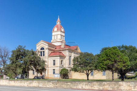 Foto de Pintoresco ayuntamiento histórico de Bandera, Texas, EE.UU. - Imagen libre de derechos